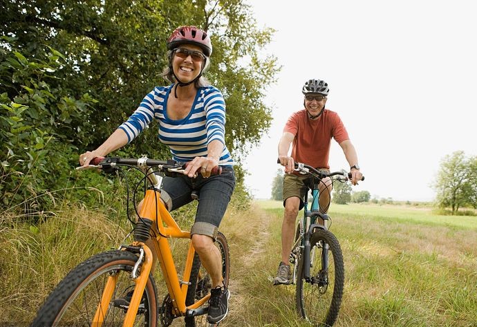 Bicycling together Bicycling together